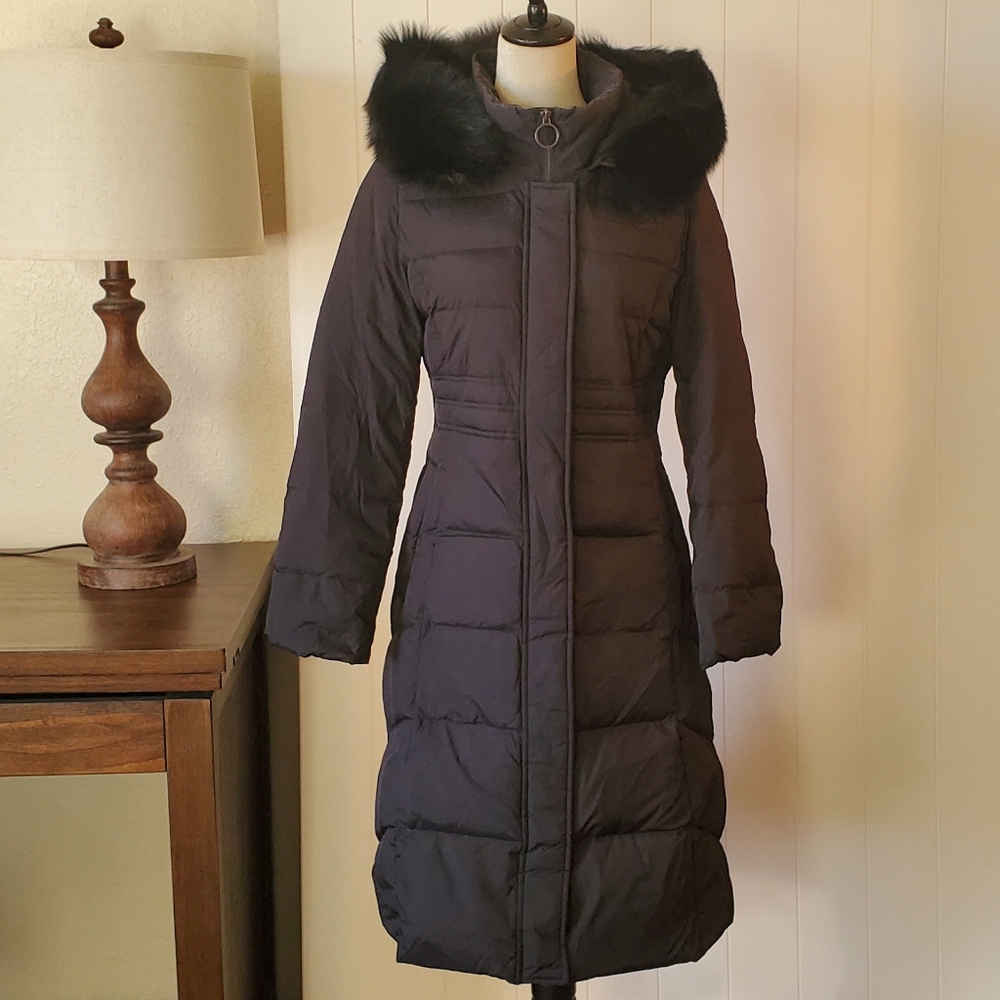 Elegant Black Fur-Trimmed Puffer Coat